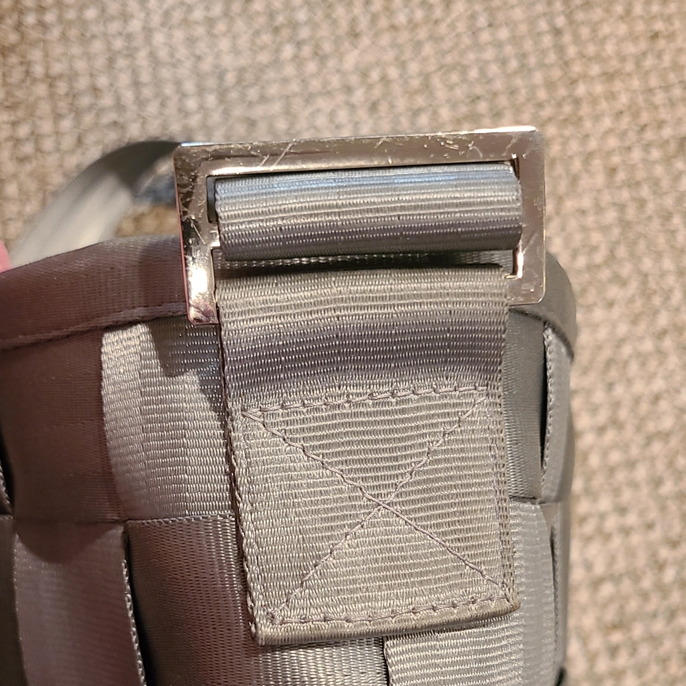 Harveys Gray Executive Seatbelt Messenger Bag - Picture 9 of 10
